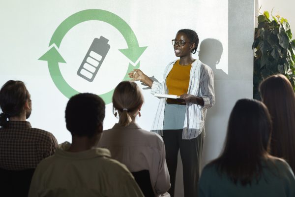 Oratoria presencial escénica y manejo de públicos – jóvenes y adultos – 17 años en adelante